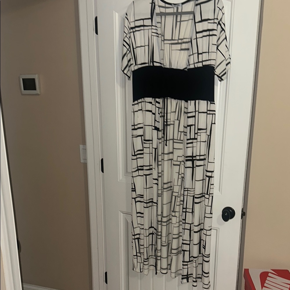 Stylish Black and White Geometric Dress